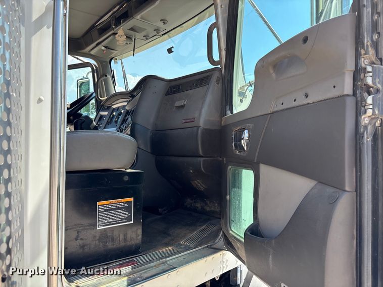 image for item DU6335 2016 Kenworth T800 dump truck