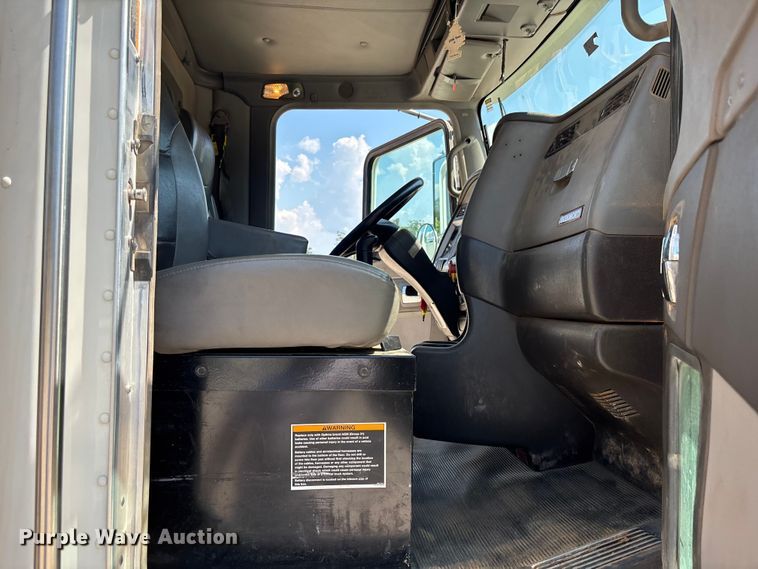 image for item DU6335 2016 Kenworth T800 dump truck