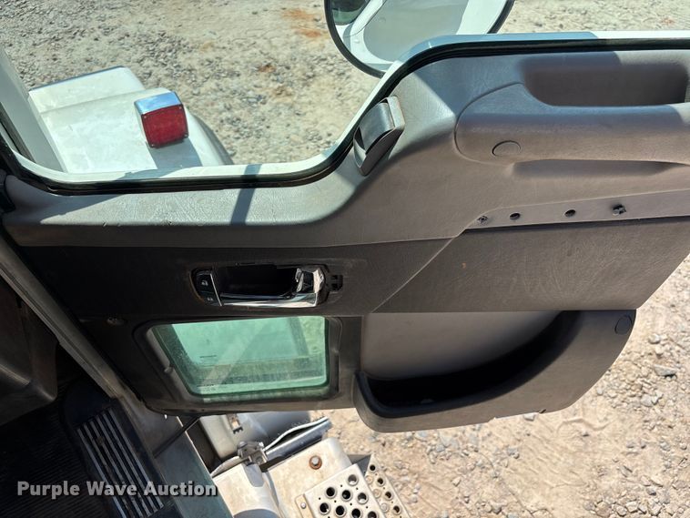 image for item DU6335 2016 Kenworth T800 dump truck