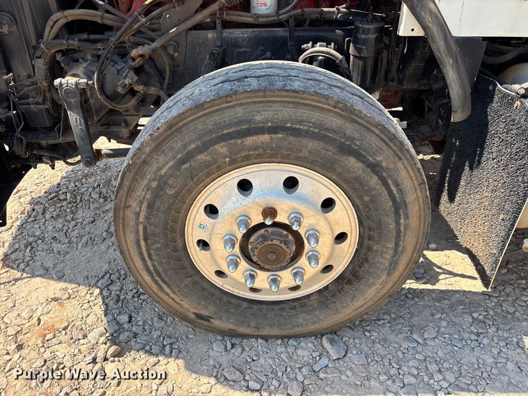 image for item DU6335 2016 Kenworth T800 dump truck