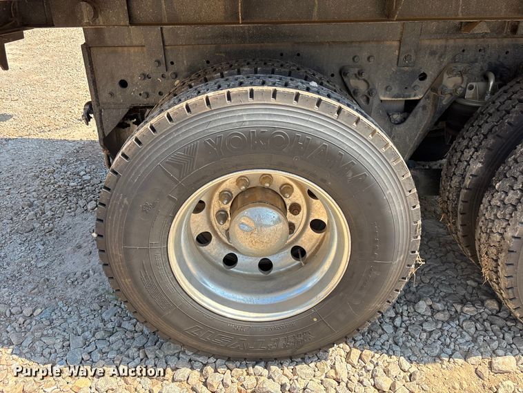image for item DU6335 2016 Kenworth T800 dump truck