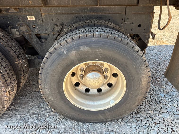 image for item DU6335 2016 Kenworth T800 dump truck