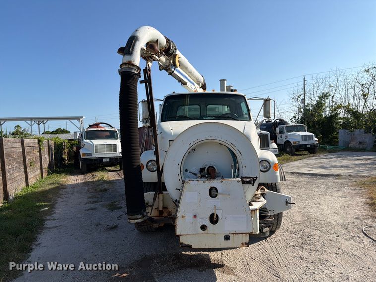 image for item DV7311 2003 Sterling Truck L7500 Series sewer jetter truck