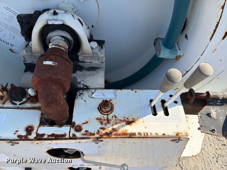 image for item DV7311 2003 Sterling Truck L7500 Series sewer jetter truck