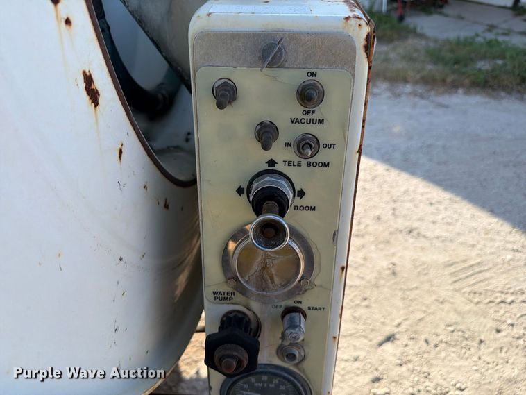 image for item DV7311 2003 Sterling Truck L7500 Series sewer jetter truck