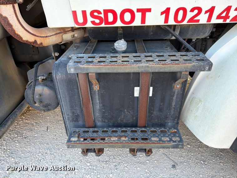 image for item DV7311 2003 Sterling Truck L7500 Series sewer jetter truck