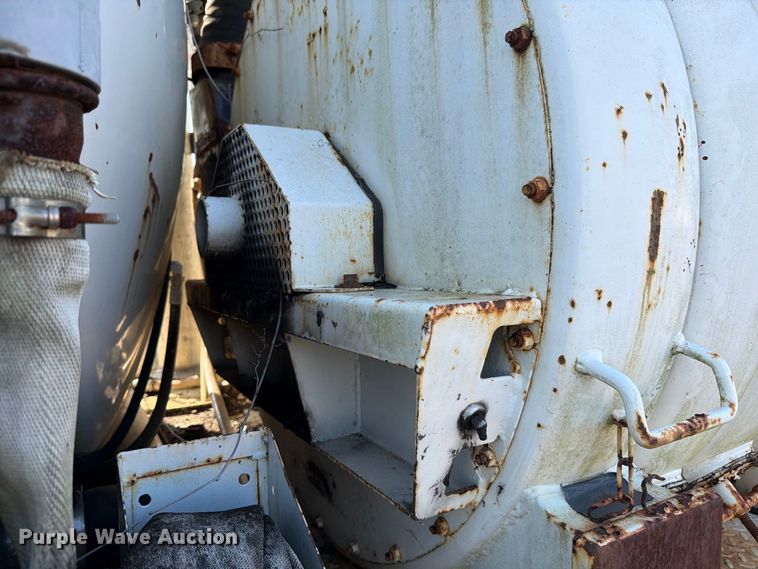image for item DV7311 2003 Sterling Truck L7500 Series sewer jetter truck