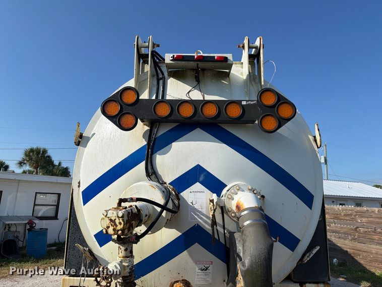 image for item DV7311 2003 Sterling Truck L7500 Series sewer jetter truck