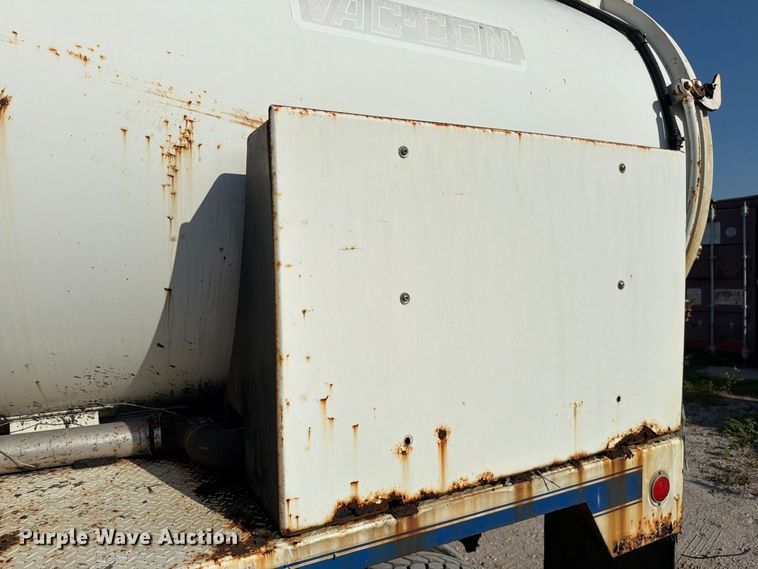 image for item DV7311 2003 Sterling Truck L7500 Series sewer jetter truck
