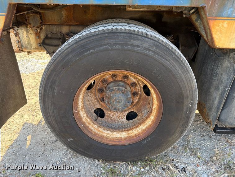 image for item DV7311 2003 Sterling Truck L7500 Series sewer jetter truck