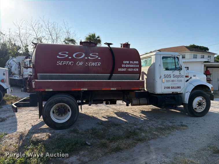 image for item DV7312 2000 International 4900 vacuum truck