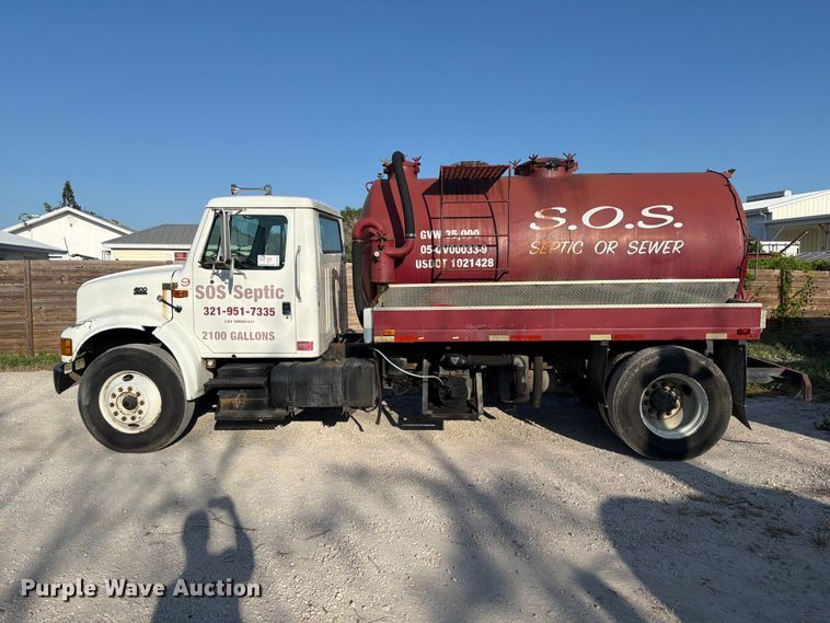 image for item DV7312 2000 International 4900 vacuum truck