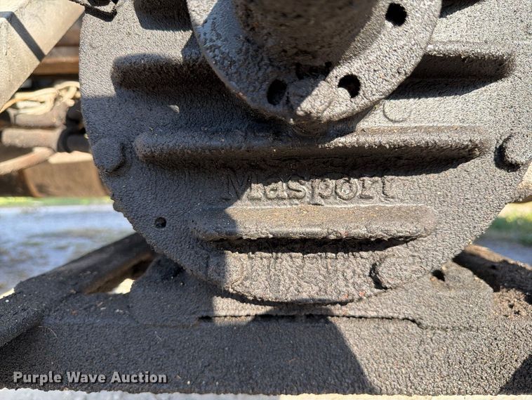 image for item DV7312 2000 International 4900 vacuum truck