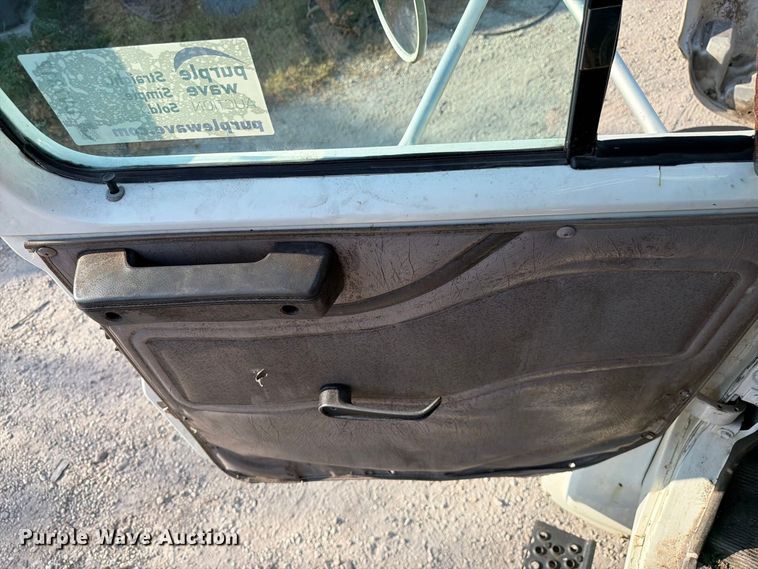 image for item DV7312 2000 International 4900 vacuum truck