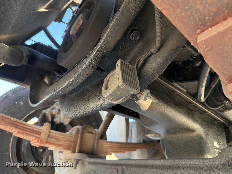 image for item DV7312 2000 International 4900 vacuum truck