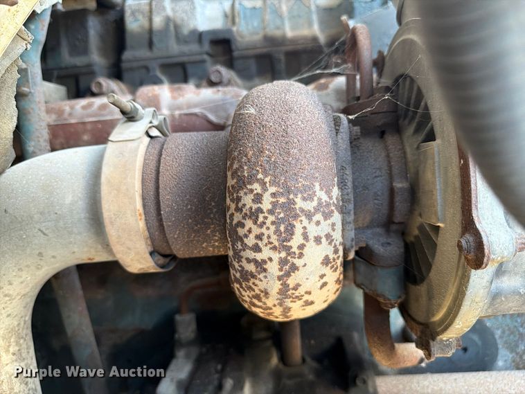 image for item DV7312 2000 International 4900 vacuum truck