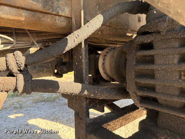 image for item DV7312 2000 International 4900 vacuum truck