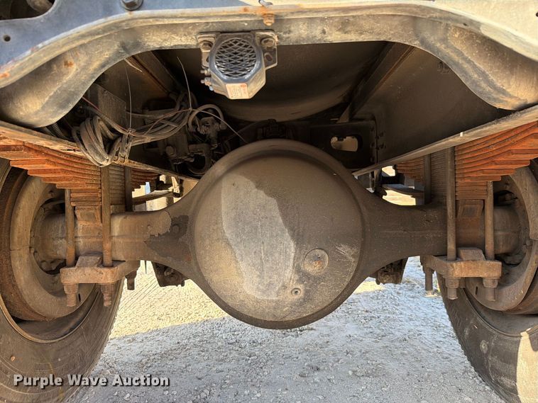 image for item DV7312 2000 International 4900 vacuum truck