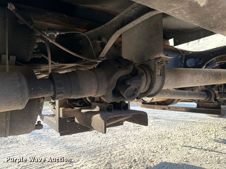 image for item DV7312 2000 International 4900 vacuum truck