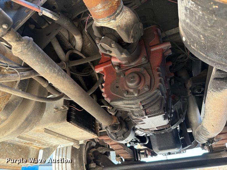image for item DV7312 2000 International 4900 vacuum truck