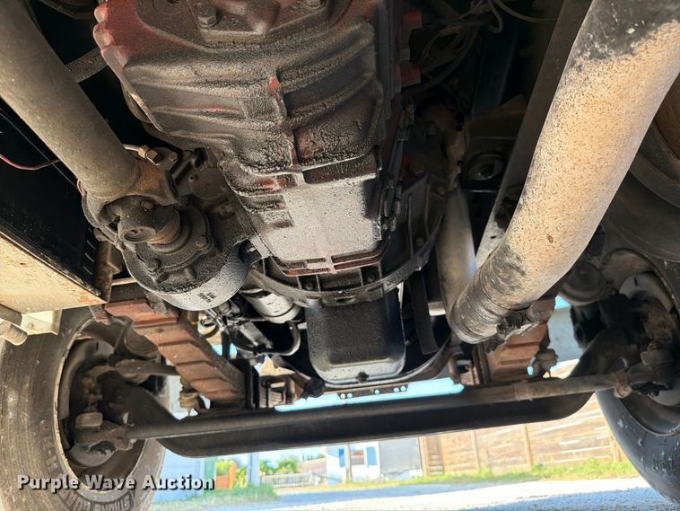 image for item DV7312 2000 International 4900 vacuum truck