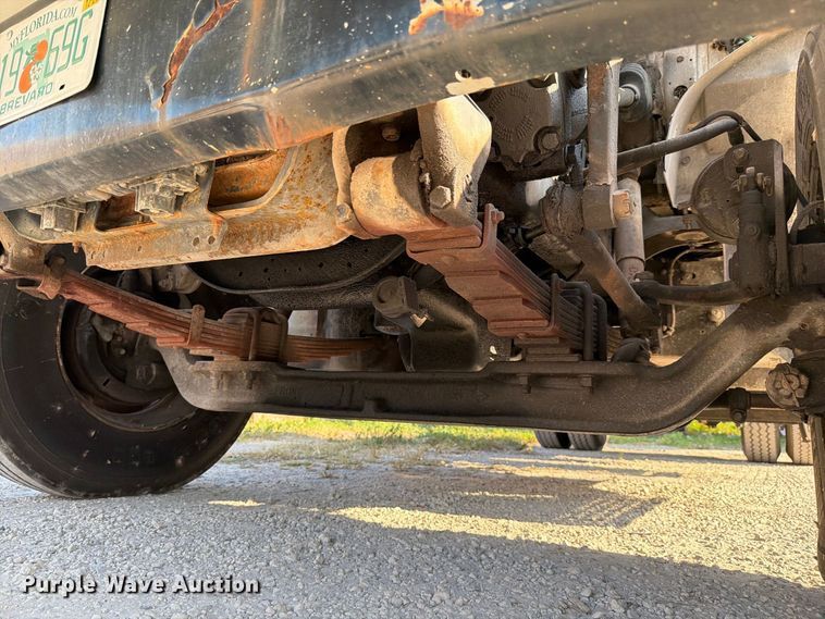 image for item DV7312 2000 International 4900 vacuum truck