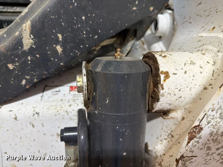 image for item DV8591 2015 Bobcat T650 tracked skid steer loader