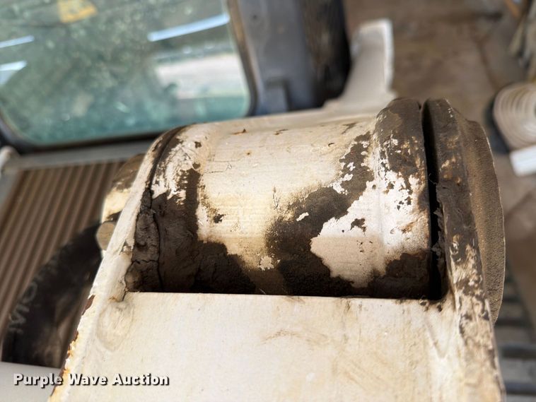 image for item DV8591 2015 Bobcat T650 tracked skid steer loader