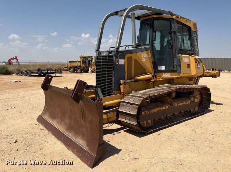 image for item DV8617 2007 John Deere 700J xlt dozer