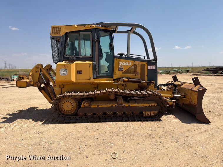 image for item DV8617 2007 John Deere 700J xlt dozer