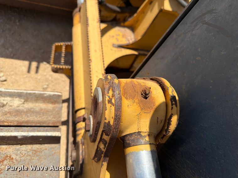 image for item DV8617 2007 John Deere 700J xlt dozer