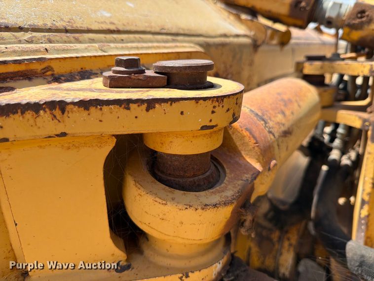image for item DV8617 2007 John Deere 700J xlt dozer