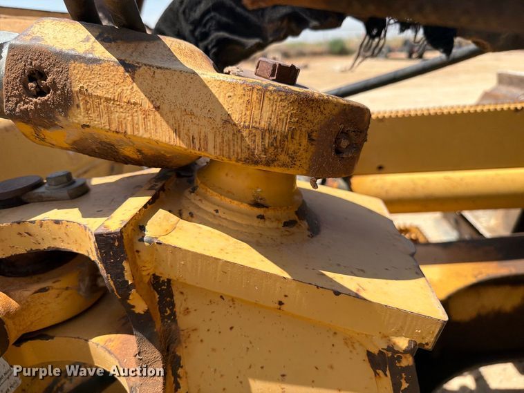 image for item DV8617 2007 John Deere 700J xlt dozer