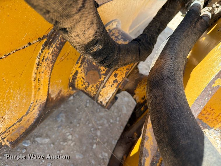 image for item DV8617 2007 John Deere 700J xlt dozer