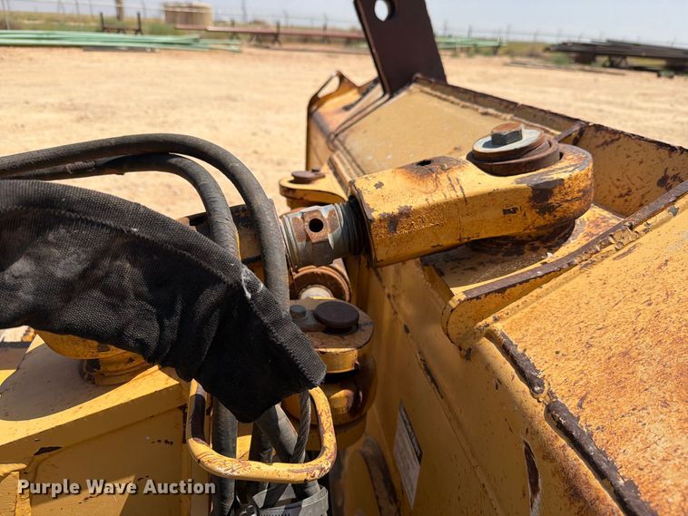 image for item DV8617 2007 John Deere 700J xlt dozer
