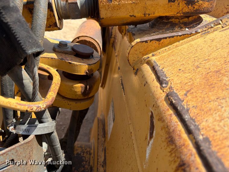 image for item DV8617 2007 John Deere 700J xlt dozer