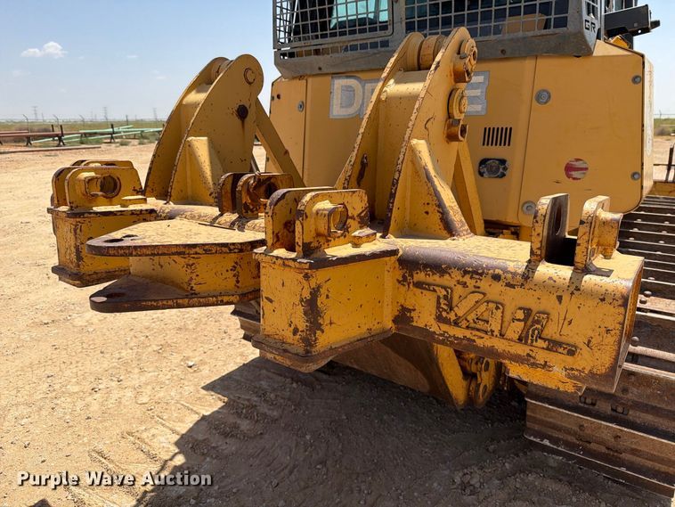image for item DV8617 2007 John Deere 700J xlt dozer