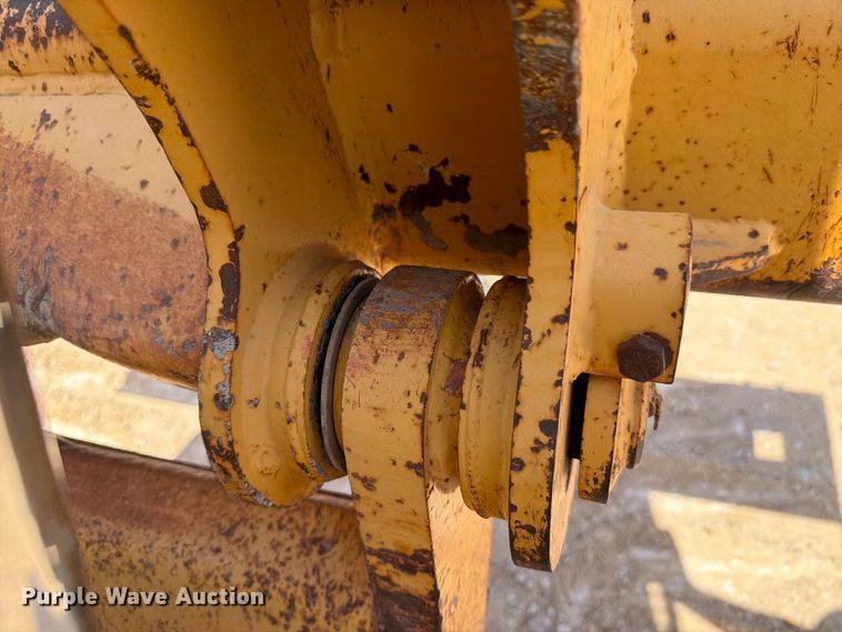 image for item DV8617 2007 John Deere 700J xlt dozer