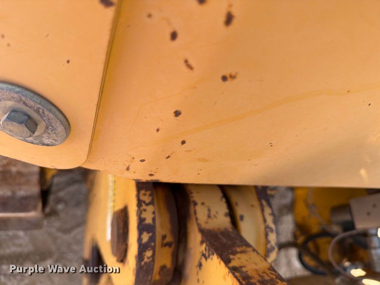 image for item DV8617 2007 John Deere 700J xlt dozer