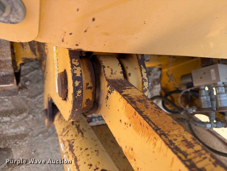 image for item DV8617 2007 John Deere 700J xlt dozer