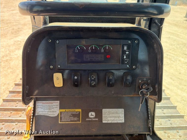 image for item DV8617 2007 John Deere 700J xlt dozer