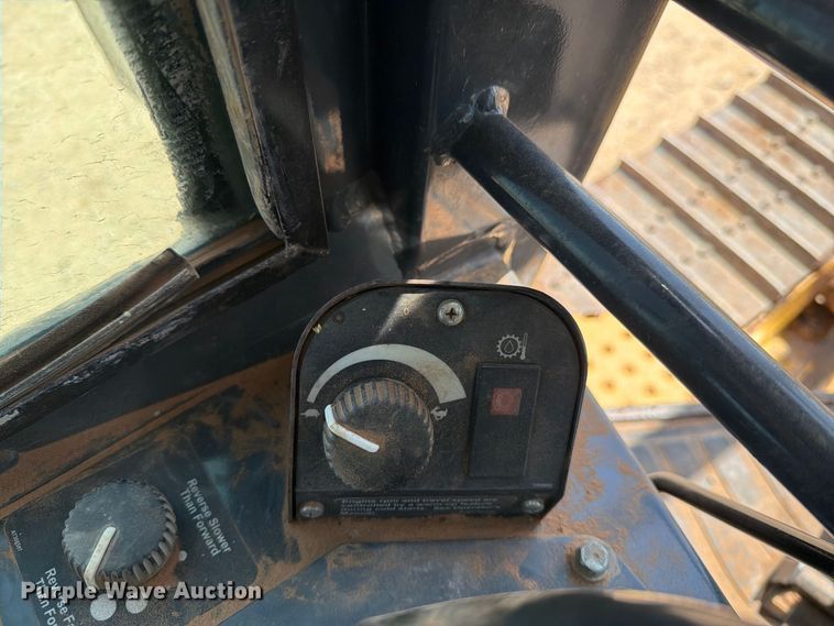 image for item DV8617 2007 John Deere 700J xlt dozer