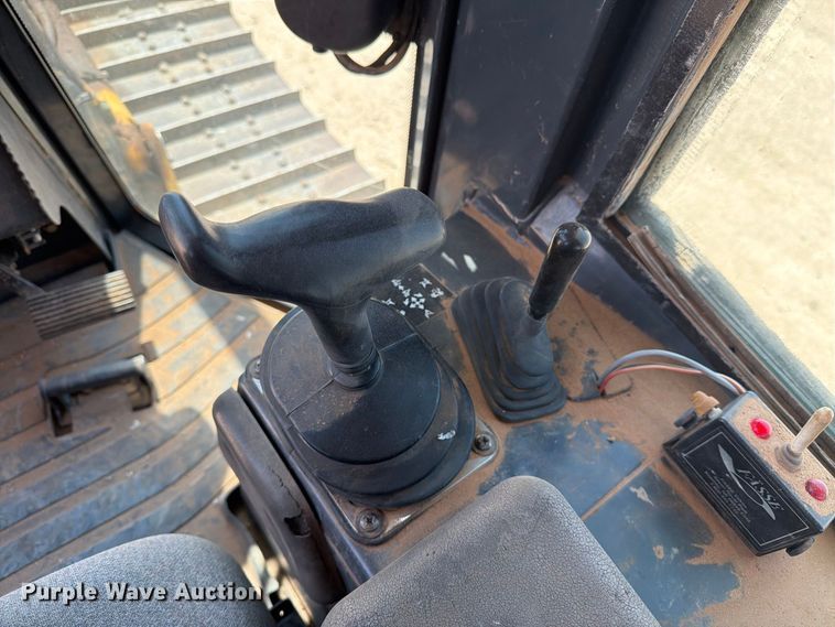 image for item DV8617 2007 John Deere 700J xlt dozer