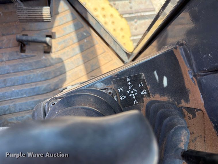 image for item DV8617 2007 John Deere 700J xlt dozer