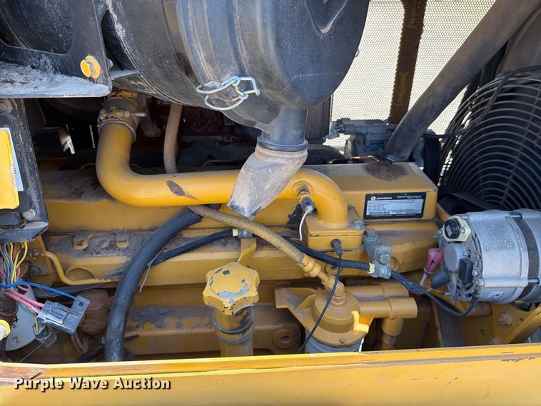 image for item DV8617 2007 John Deere 700J xlt dozer