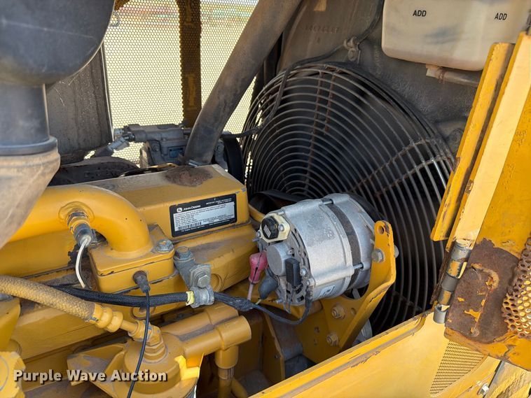 image for item DV8617 2007 John Deere 700J xlt dozer