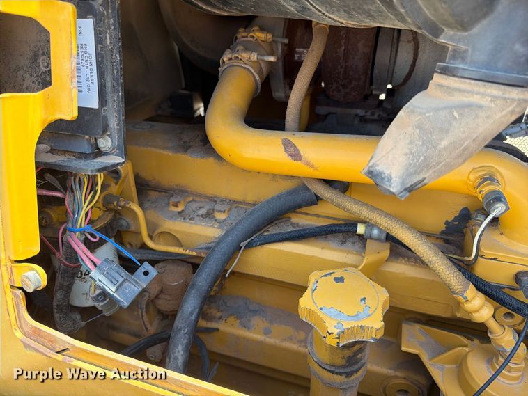 image for item DV8617 2007 John Deere 700J xlt dozer