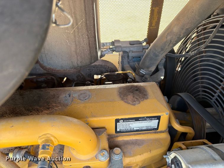 image for item DV8617 2007 John Deere 700J xlt dozer