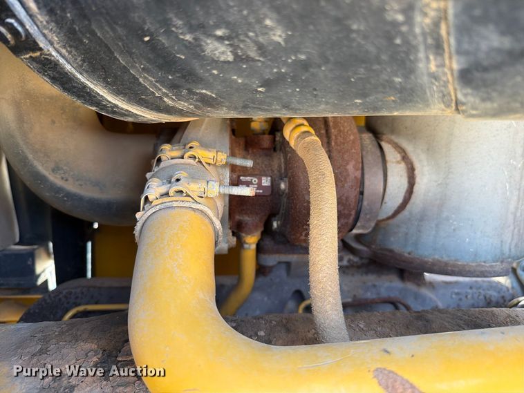 image for item DV8617 2007 John Deere 700J xlt dozer