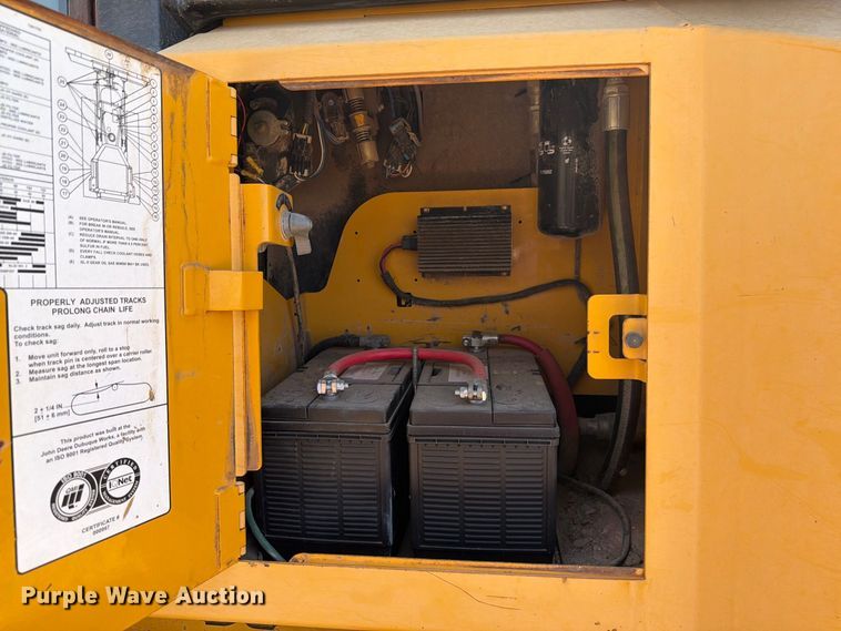 image for item DV8617 2007 John Deere 700J xlt dozer